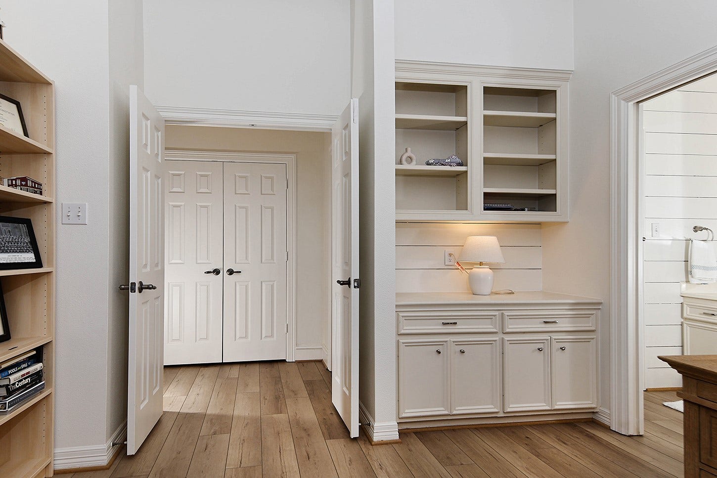 27 Acorn Cluster Court, The Woodlands, TX 77381 27 Acorn Cluster Court, The Woodlands, TX 77381