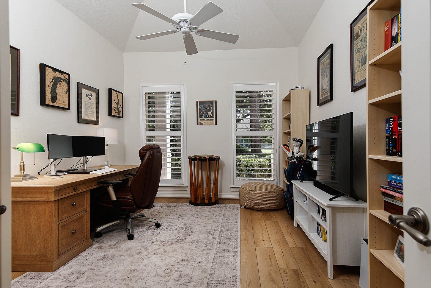 27 Acorn Cluster Court, The Woodlands, TX 77381 27 Acorn Cluster Court, The Woodlands, TX 77381