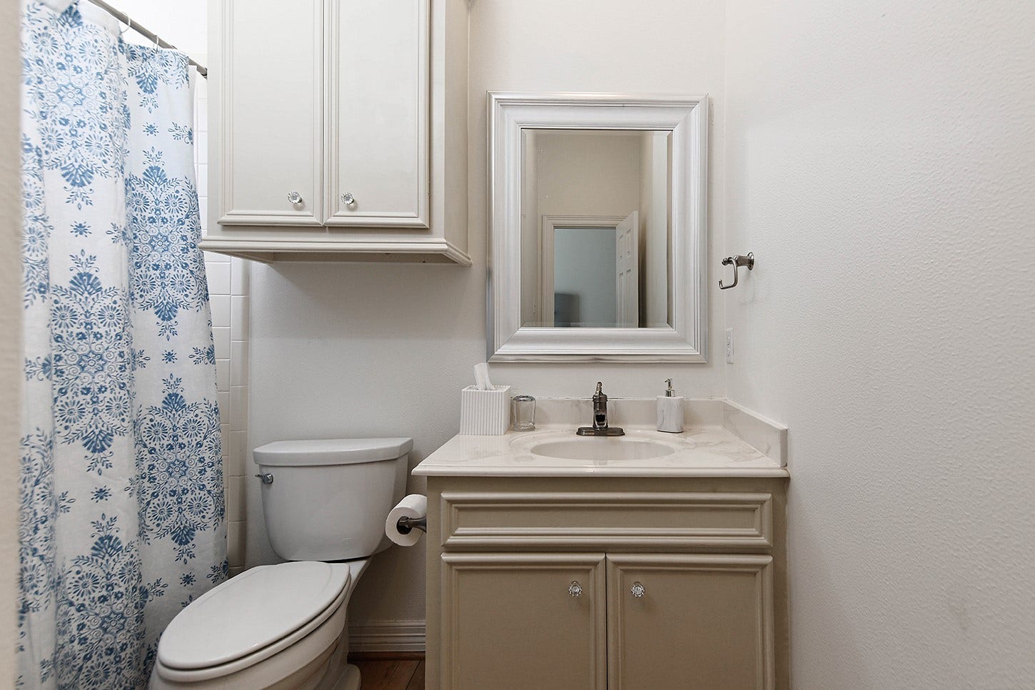 27 Acorn Cluster Court, The Woodlands, TX 77381 27 Acorn Cluster Court, The Woodlands, TX 77381