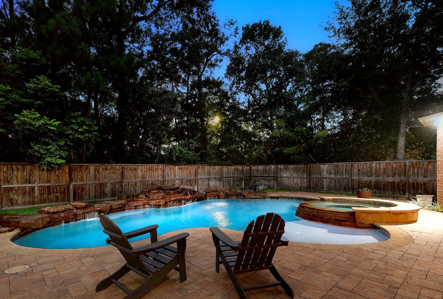 27 Acorn Cluster Court, The Woodlands, TX 77381 27 Acorn Cluster Court, The Woodlands, TX 77381