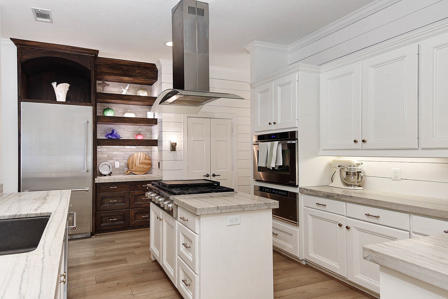 27 Acorn Cluster Court, The Woodlands, TX 77381 27 Acorn Cluster Court, The Woodlands, TX 77381