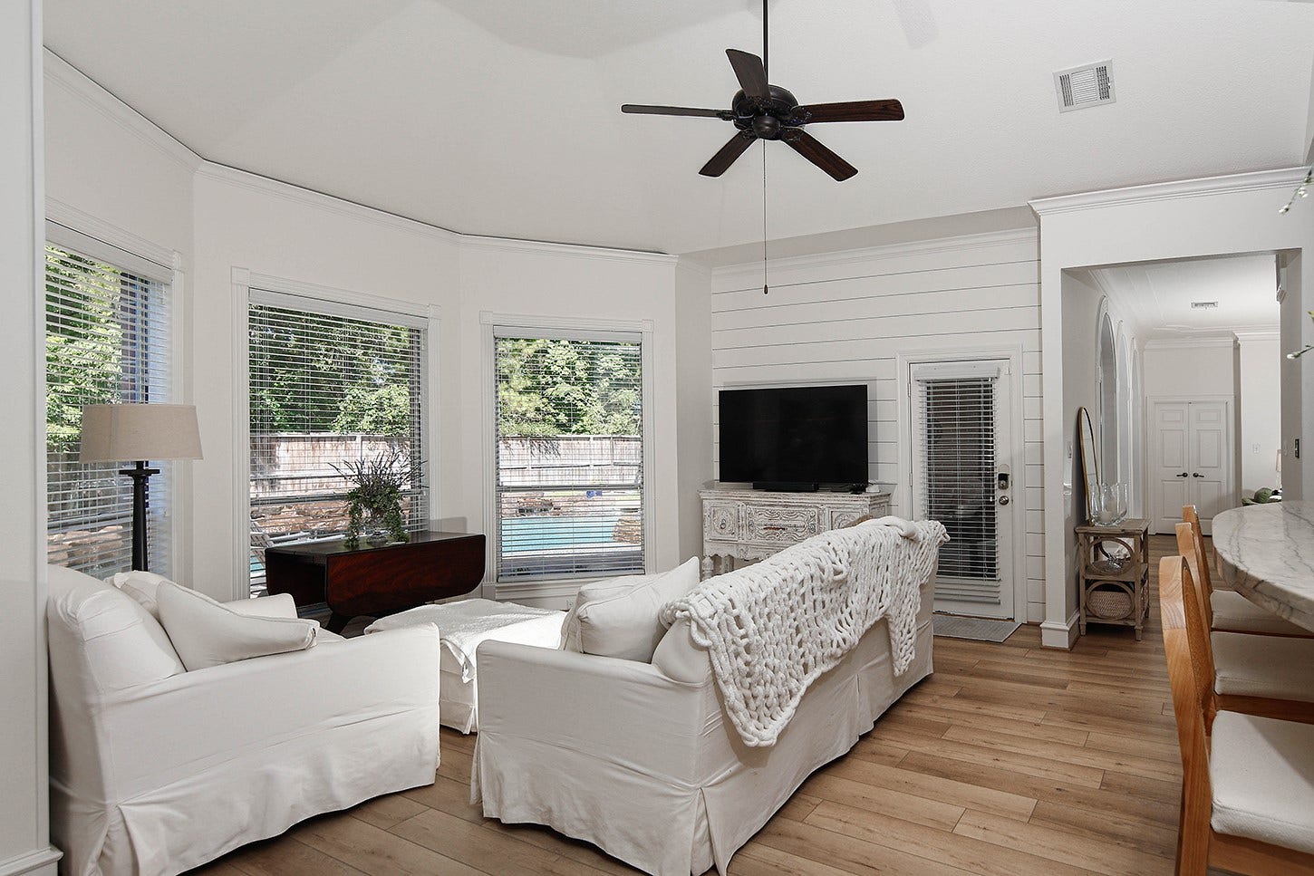 27 Acorn Cluster Court, The Woodlands, TX 77381 27 Acorn Cluster Court, The Woodlands, TX 77381
