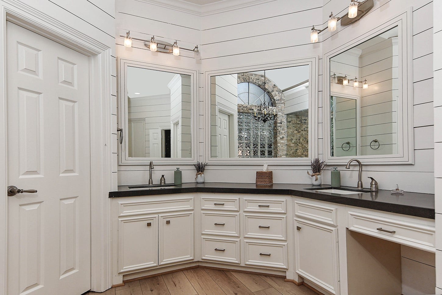 27 Acorn Cluster Court, The Woodlands, TX 77381 27 Acorn Cluster Court, The Woodlands, TX 77381