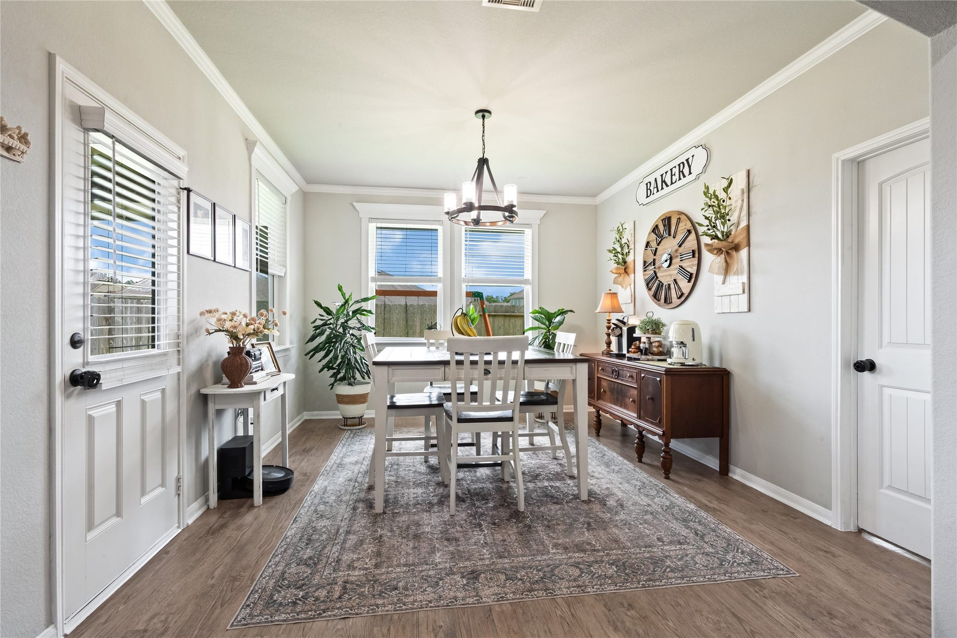 221 Gigi Place, Alvin, TX 77511