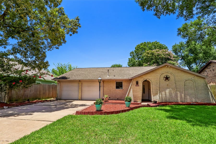 Property photo for 5110 Geneva Drive, Friendswood, TX