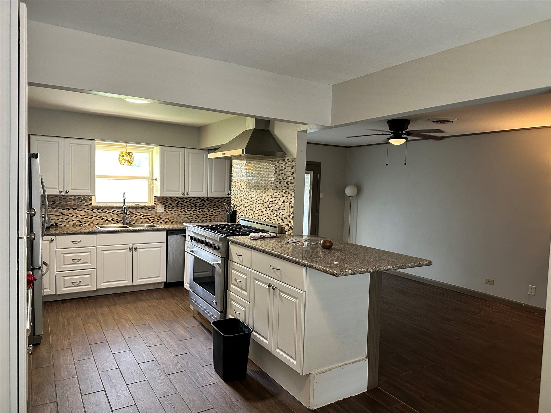 9414 Highmeadow Drive, Houston, TX 77063 9414 Highmeadow Drive, Houston, TX 77063