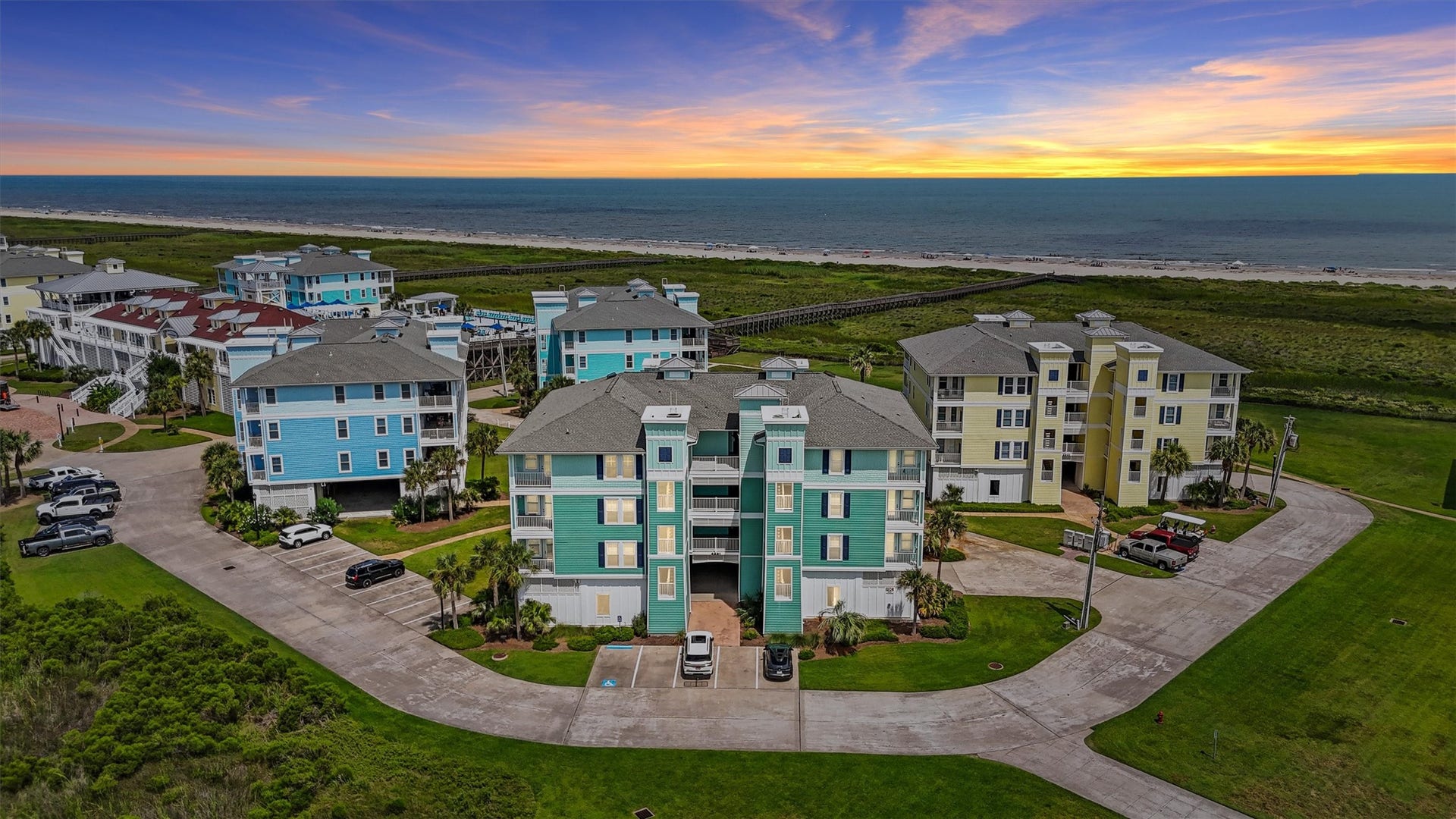 4231 Pointe West Drive, #302, Galveston, TX 77554 Welcome to your top-floor beachside escape in Pointe West! Just steps from the sand and beach club, this rare coastal gem offers the ultimate blend of luxury, location, and lifestyle.