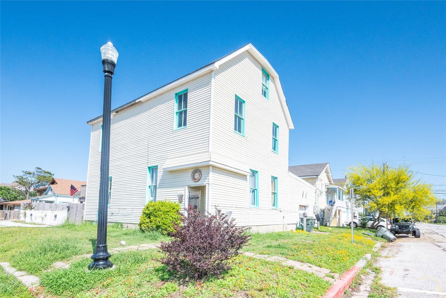 Property photo for 1002 Sealy Street, Galveston, TX