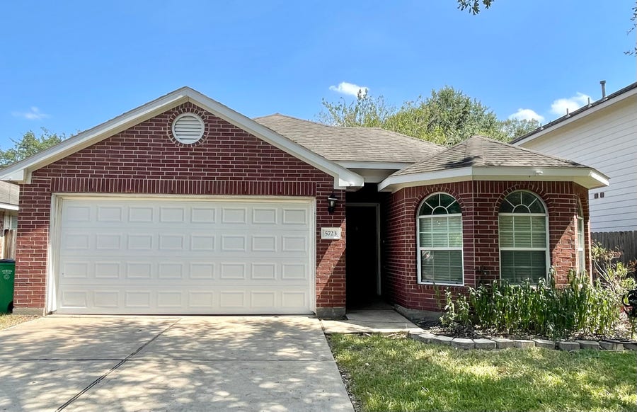 Property photo for 5723 Wandering Creek Drive, Richmond, TX