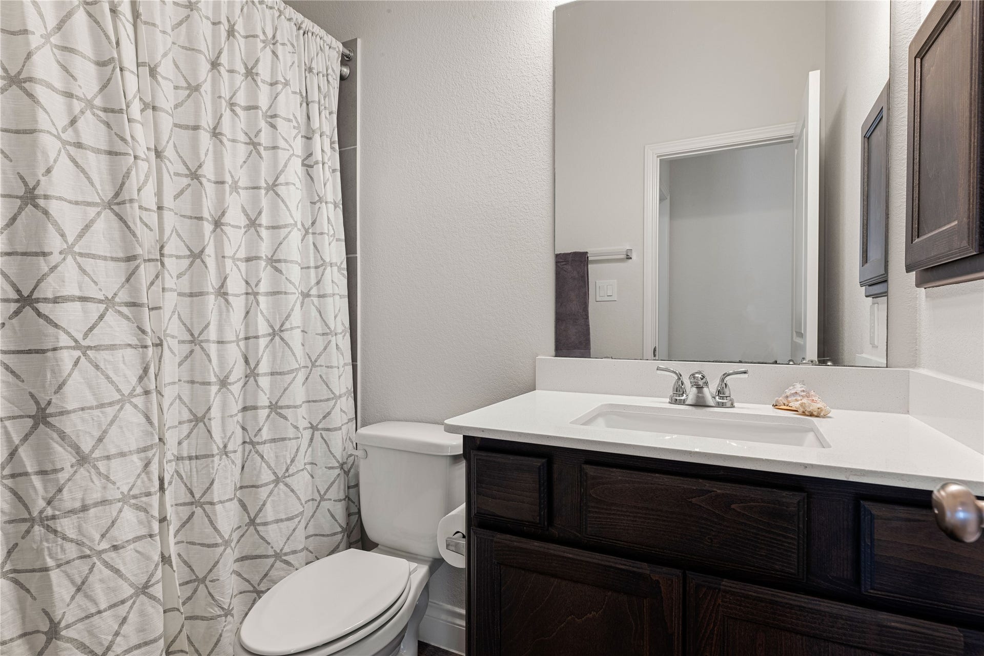 2419 Elmwood Trail, Katy, TX 77493 Additional full bathroom with modern vanity, tub/shower combo, and neutral finishes. Clean and functional space perfect for family or guests.