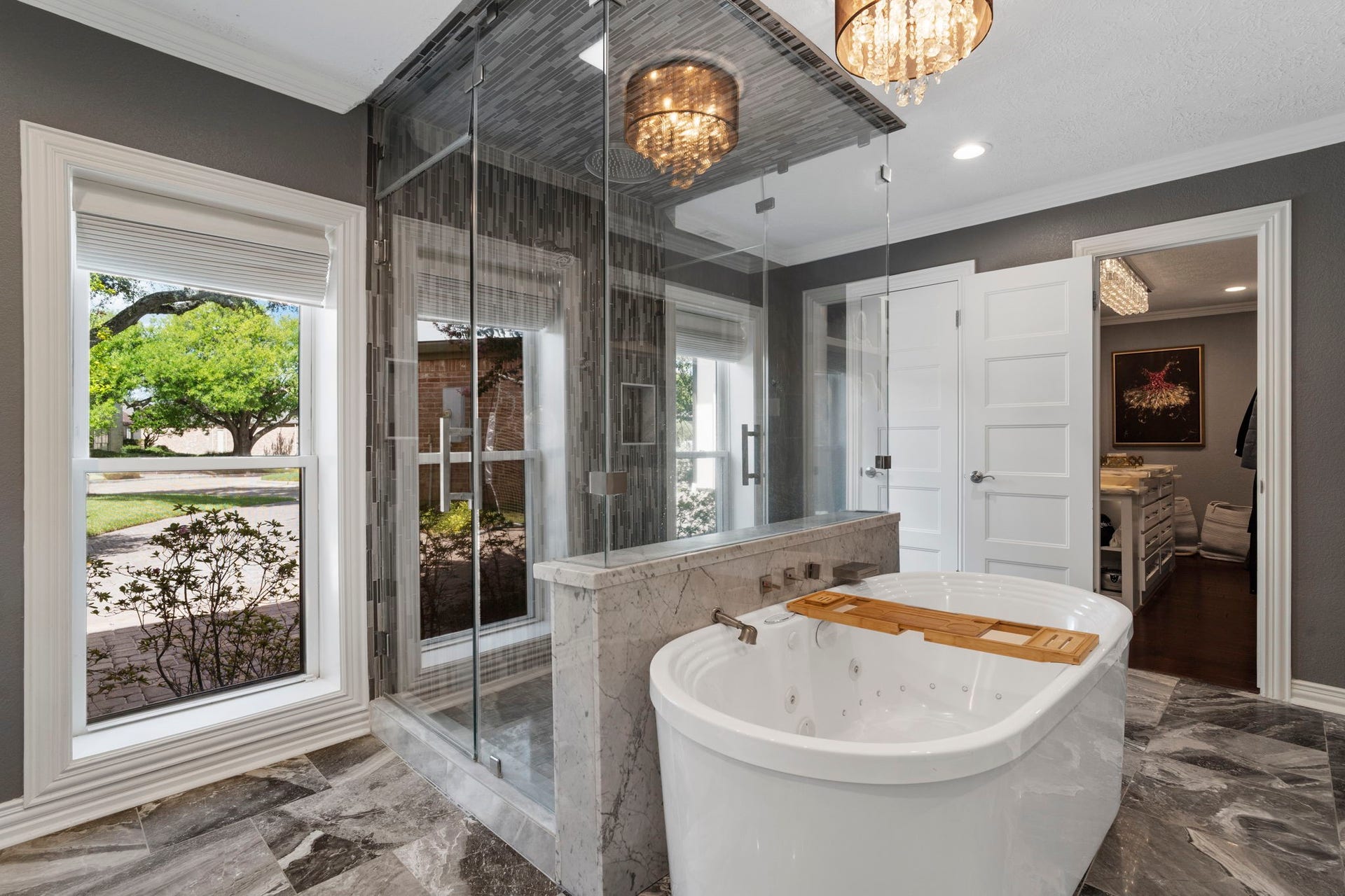 9 Charleston Street S, Sugar Land, TX 77478 Elegant fantasy gray marble flooring adds a sophisticated, luxurious touch.
