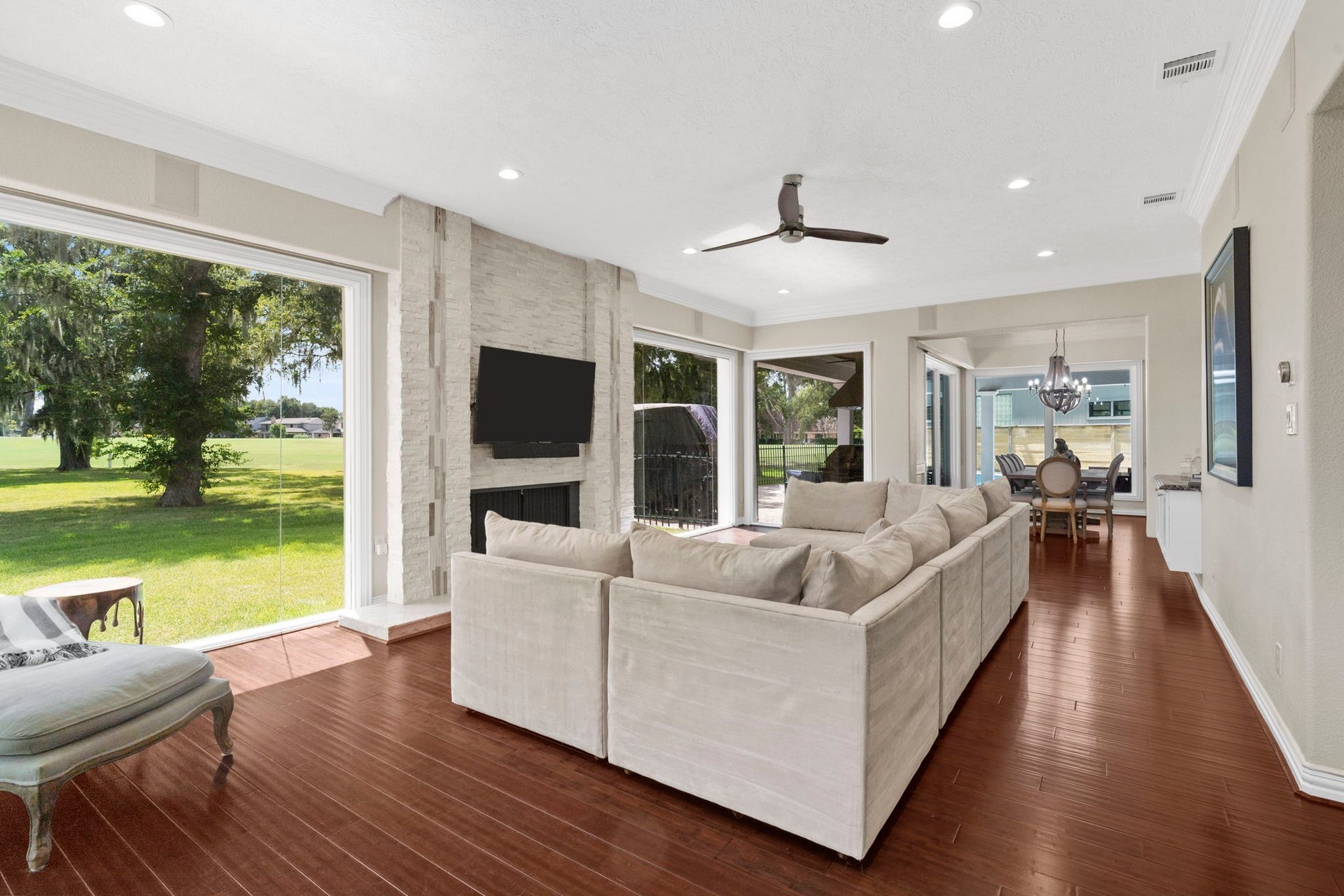 9 Charleston Street S, Sugar Land, TX 77478 Relax and enjoy the view, a good movie, or a cozy fire in this spacious, modern living room.
