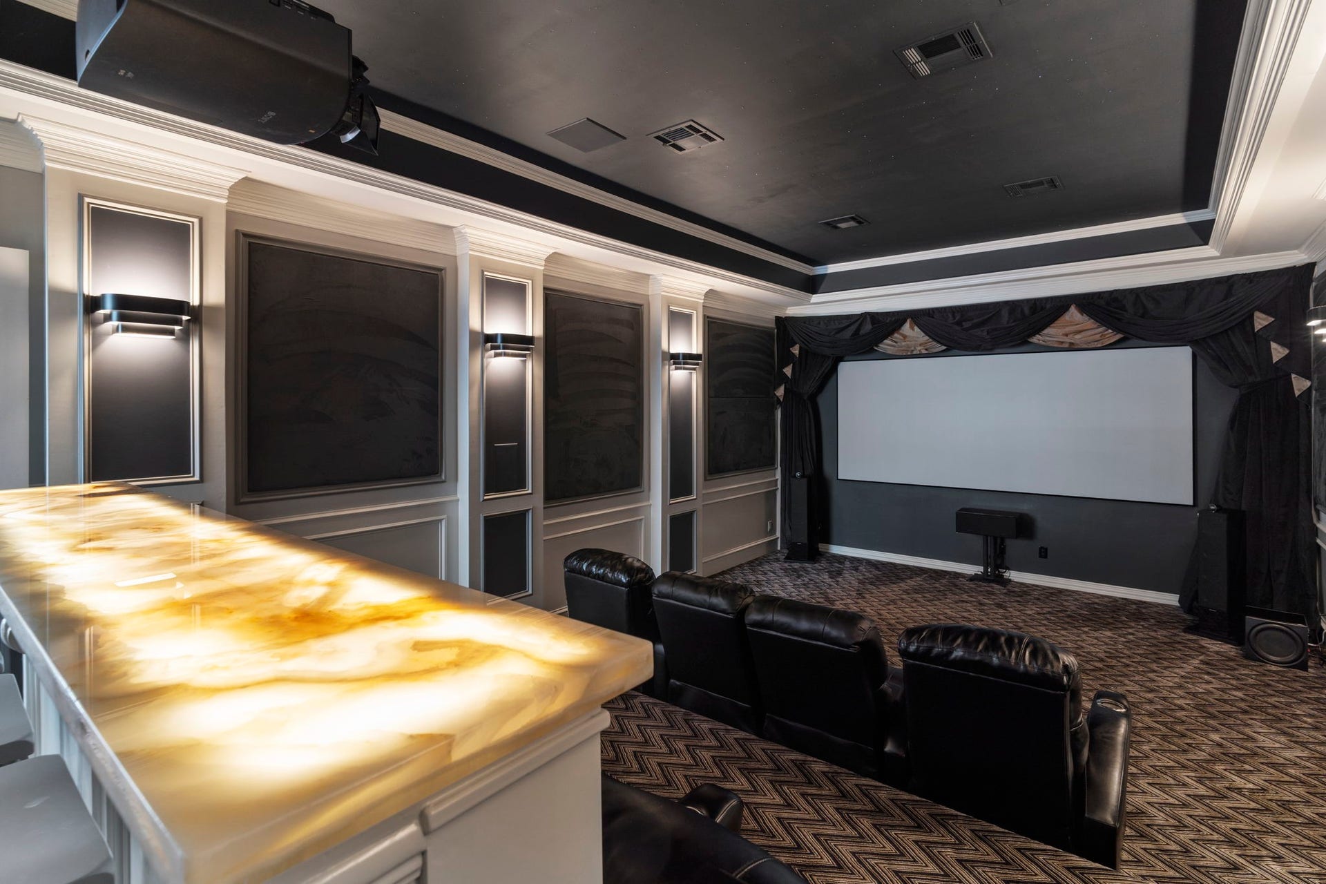 9 Charleston Street S, Sugar Land, TX 77478 For the ultimate entertainment experience, retreat to the dedicated theater room, featuring theater seating, an illuminated onyx bar, soundproof construction, surround sound, and a breathtaking fiber-optic star ceiling.