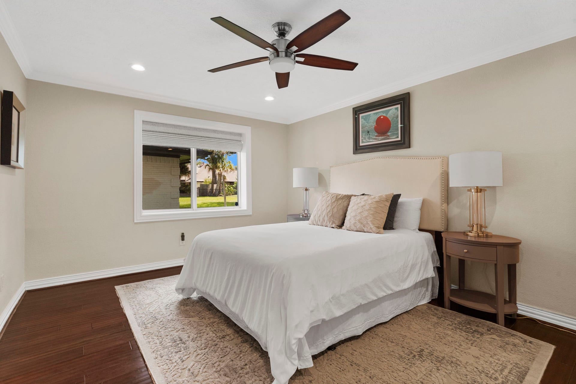 9 Charleston Street S, Sugar Land, TX 77478 The first-floor guest bedroom features convenient access to a Jack-and-Jill bath.