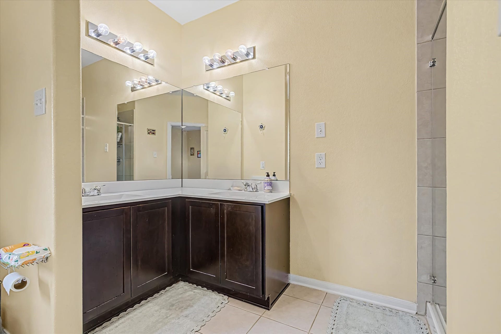 4914 Seaside Sparrow Lane, Baytown, TX 77521 Double Vanity.