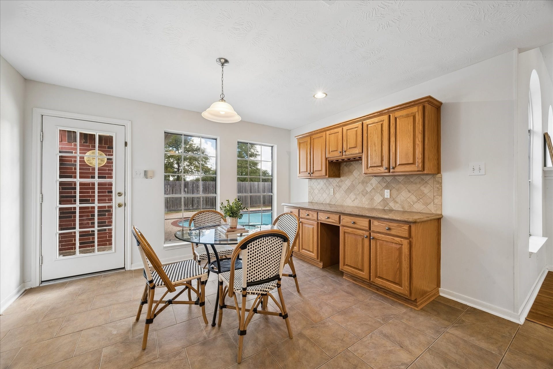 3316 Windfern, Pearland, TX 77581 Breakfast nook and built in butlers pantry overlook the pool