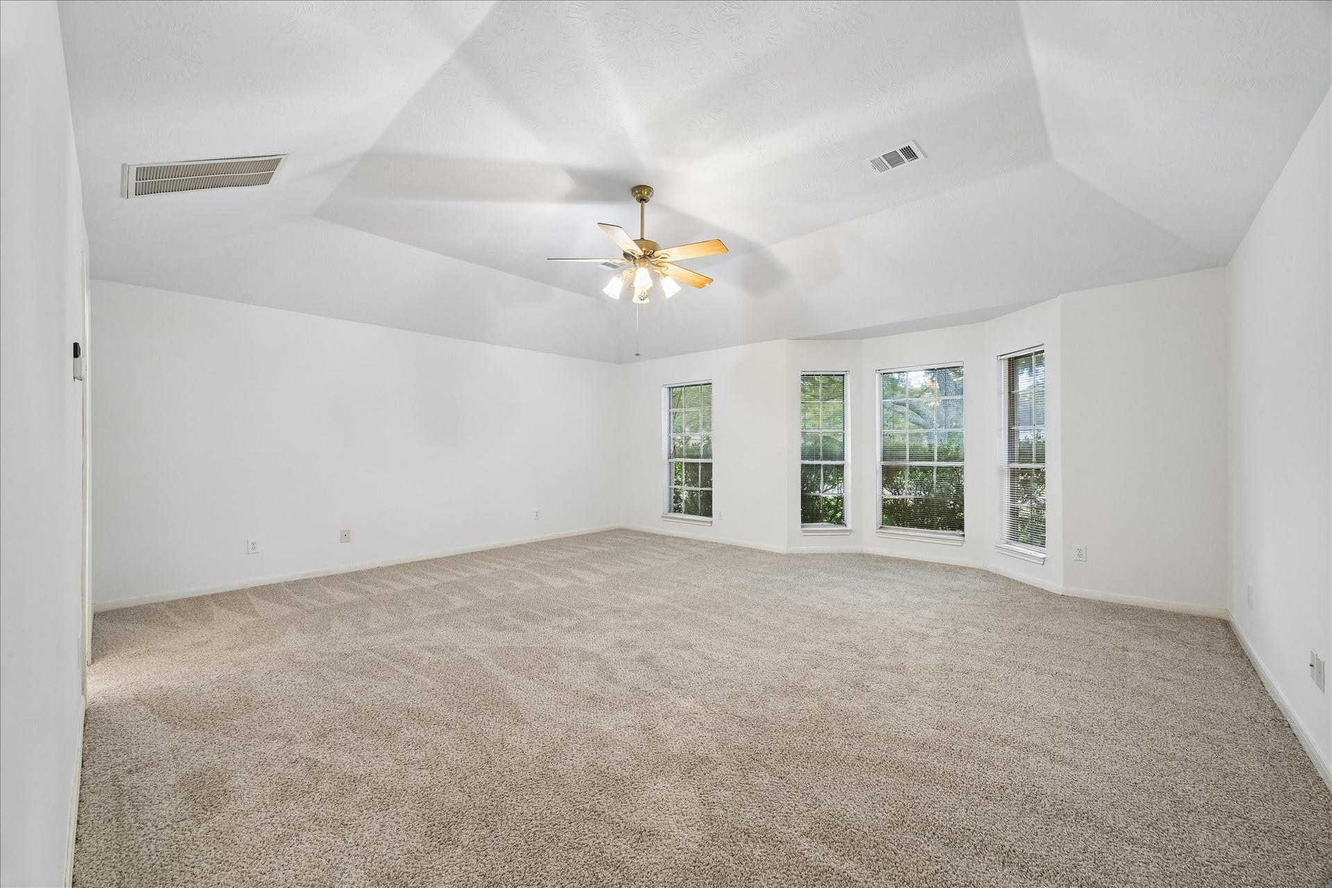 3316 Windfern, Pearland, TX 77581 Secluded primary suite has a raised ceiling and a bay window