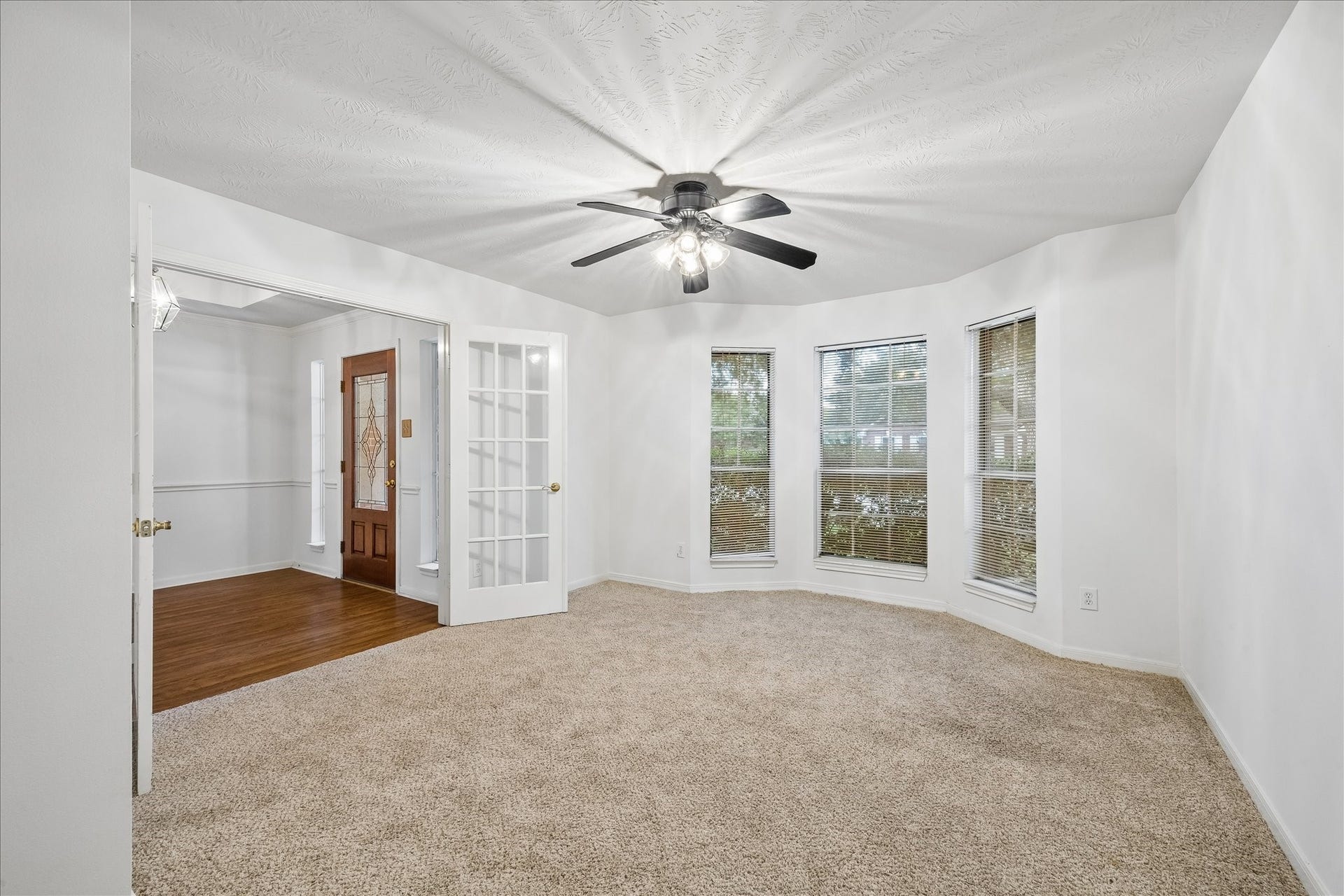 3316 Windfern, Pearland, TX 77581 Bay window in this spacious office or first bedroom