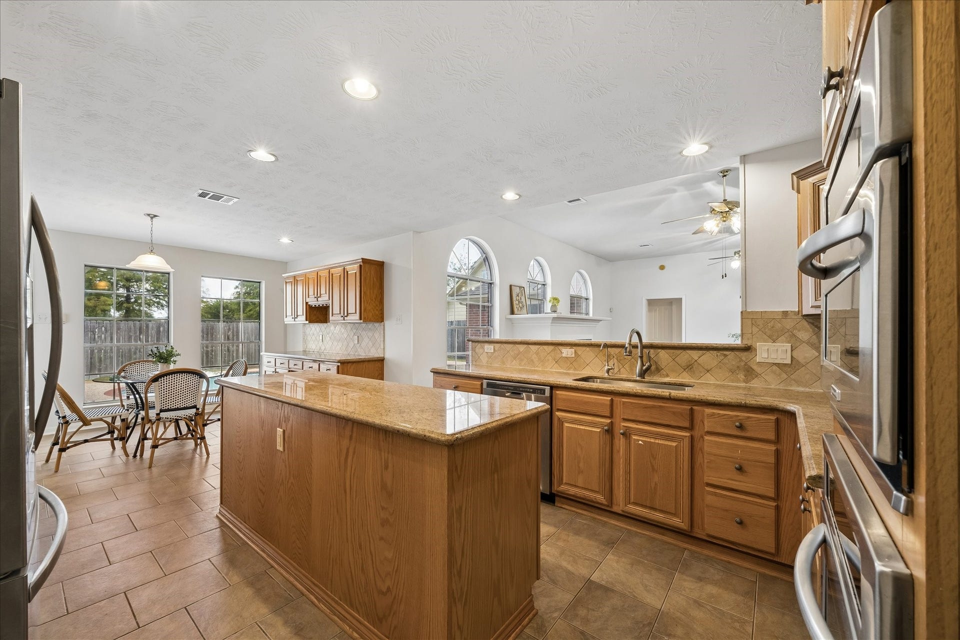 3316 Windfern, Pearland, TX 77581 Open concept with recessed lighting