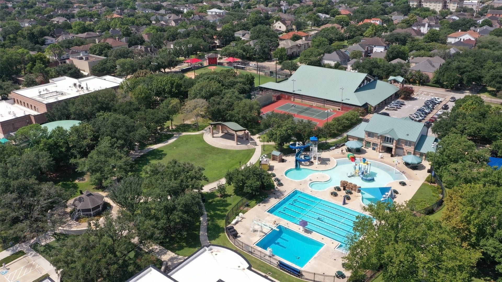 5119 PATRICK HENRY, Bellaire, TX 77401 There are also aquatic and recreation centers with tennis courts and the Great Lawn which hosts community events throughout the year. Loftin Park stretches from 2nd Street all the way to the City Hall on S. Rice Avenue..