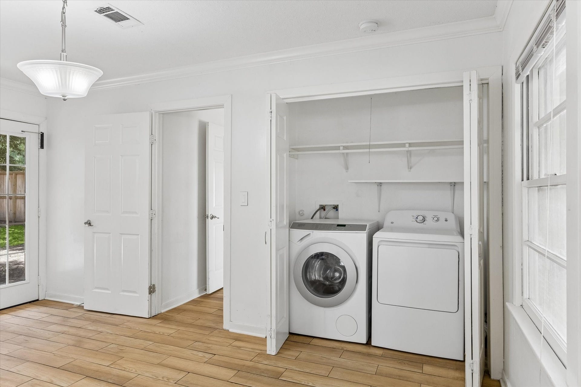 5119 PATRICK HENRY, Bellaire, TX 77401 Convenient laundry area set in a bright room.