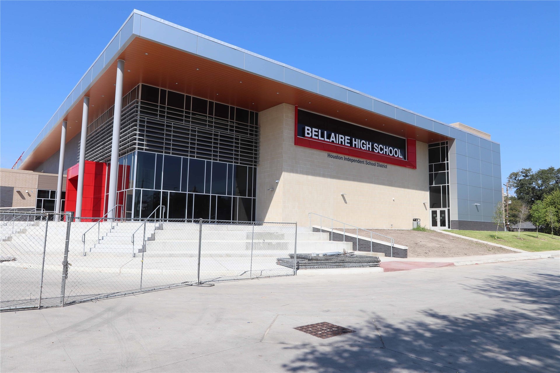 5119 PATRICK HENRY, Bellaire, TX 77401 Nearby Bellaire High is highly rated.