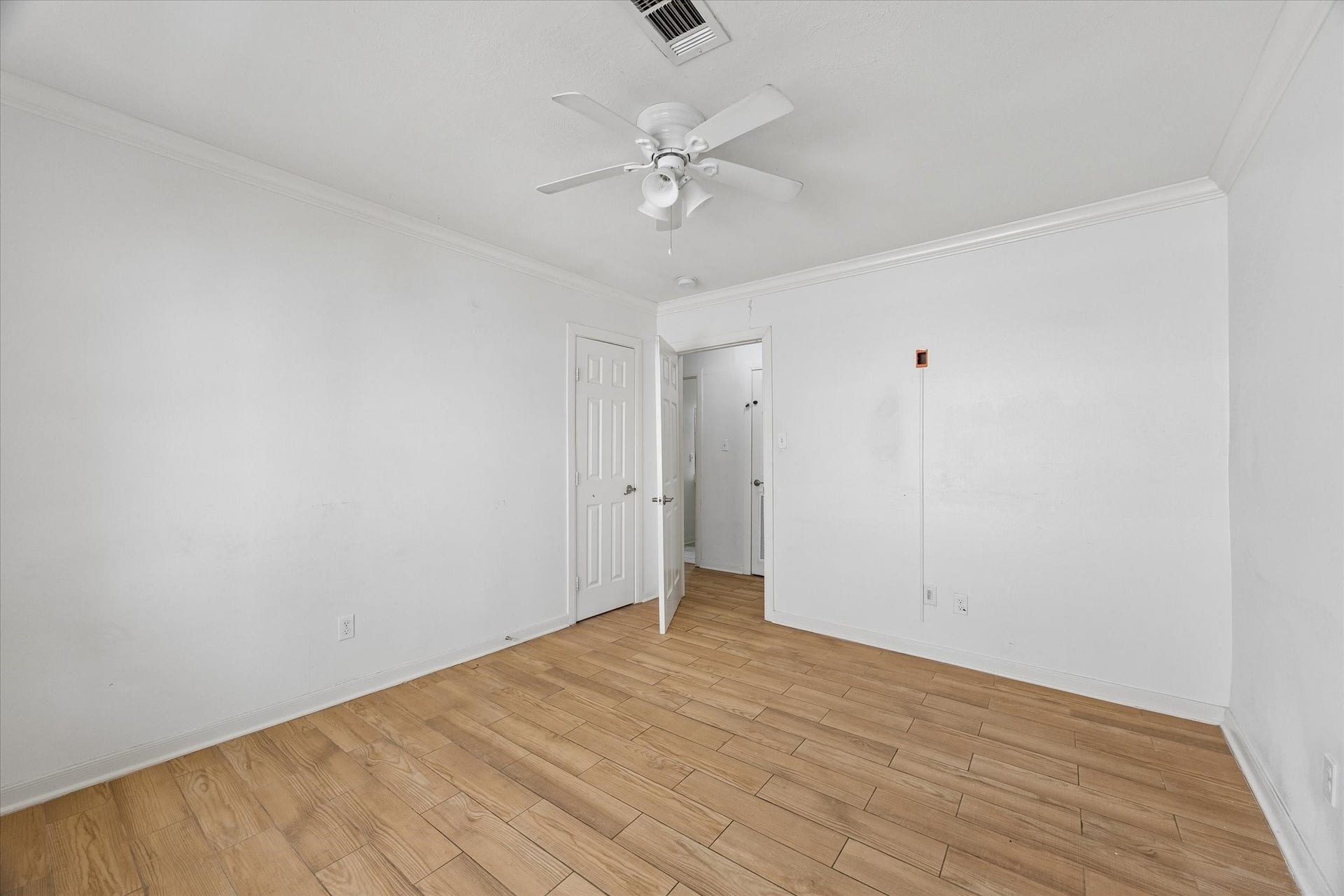 5119 PATRICK HENRY, Bellaire, TX 77401 This is the central east side bedroom- See the Plan.
