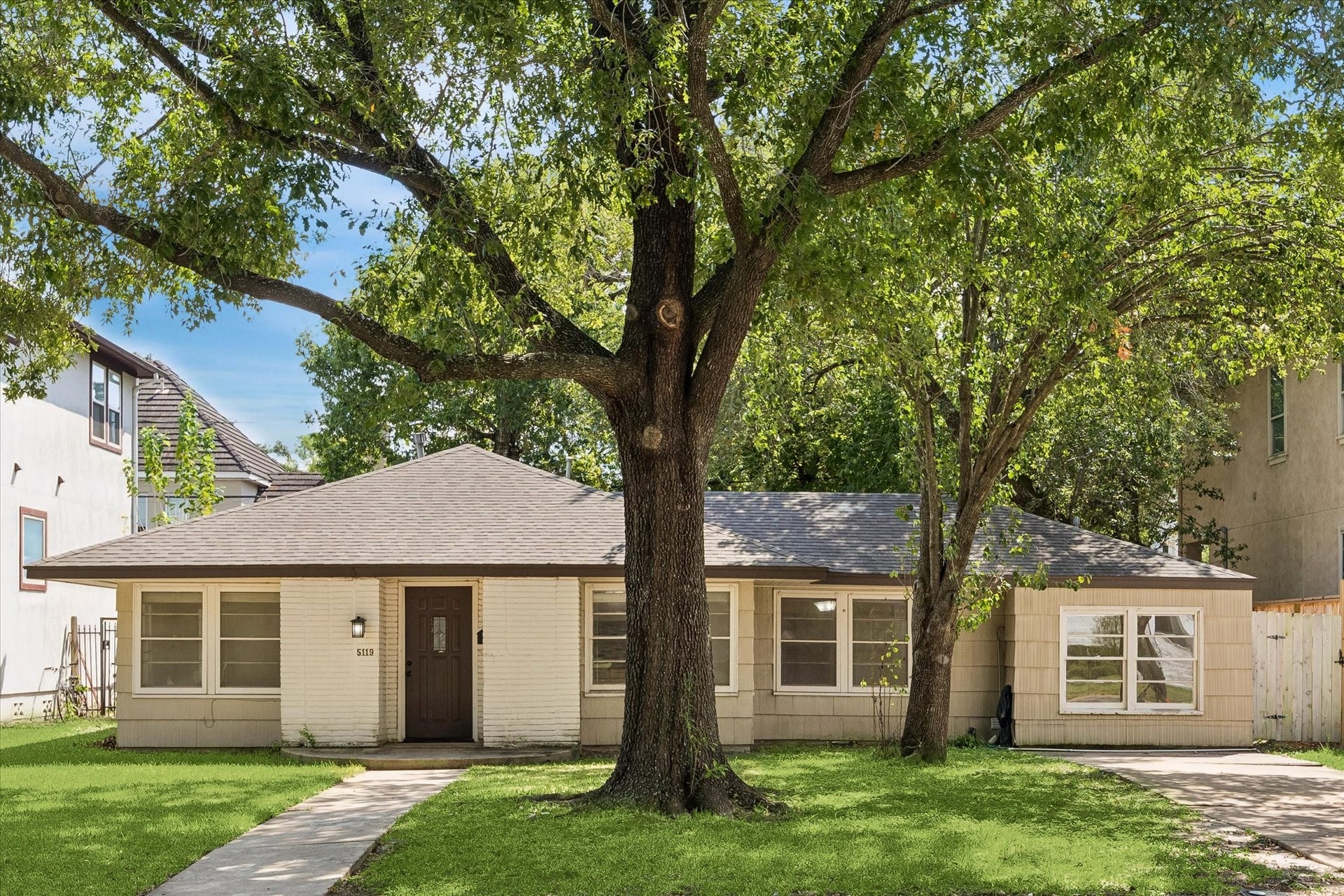5119 PATRICK HENRY, Bellaire, TX 77401 The roof was installed in 2018.