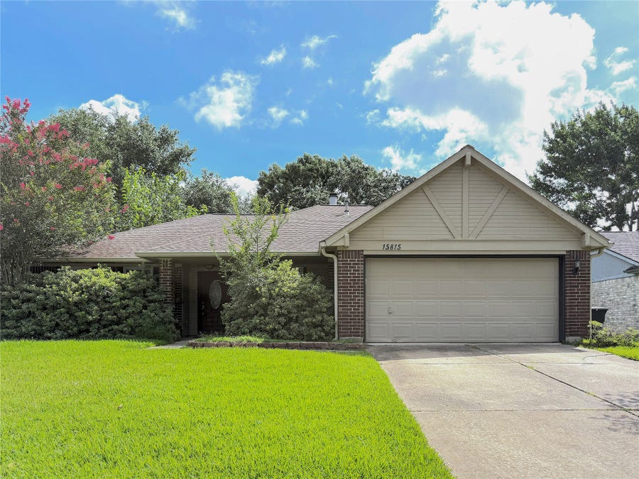 Property photo for 15815 Pilgrim Hall Drive, Friendswood, TX