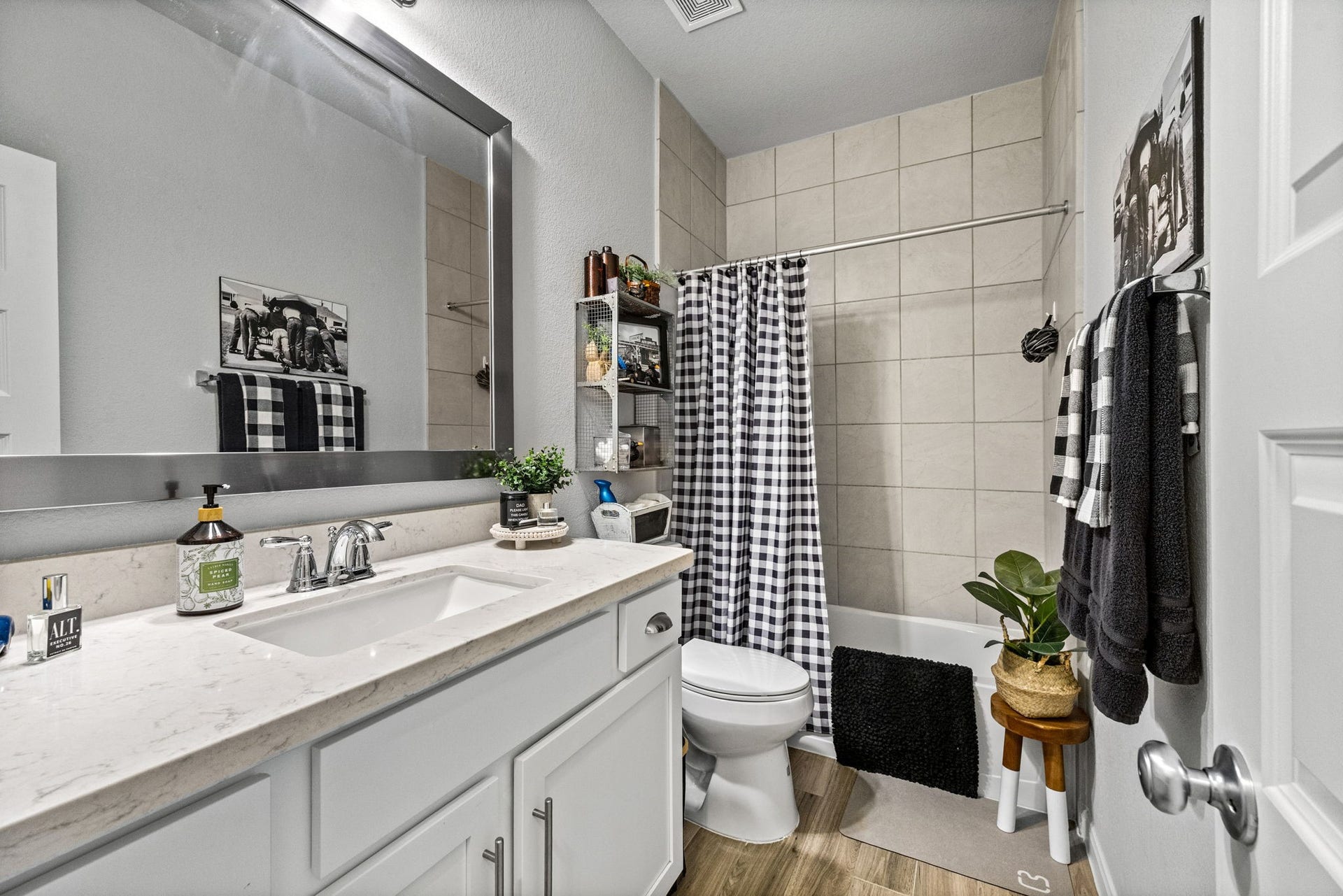 7510 Heather Arbor Trail, Pasadena, TX 77505 7510 Heather Arbor Trail, Pasadena, TX 77505