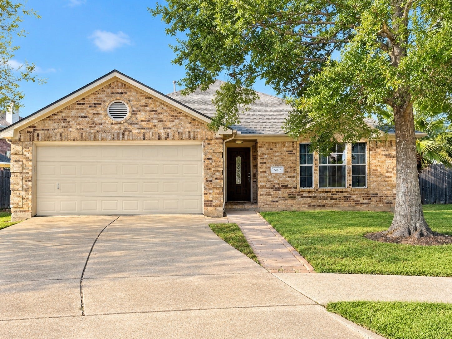 5007 Chase Mountain Drive, Bacliff, TX 77518 Located in the cul-de-sac. All pictures are actual, however grass, driveway/sidewalk coloring and interior wall coloring are AI enhanced. Interior and garage door still needs to be painted.