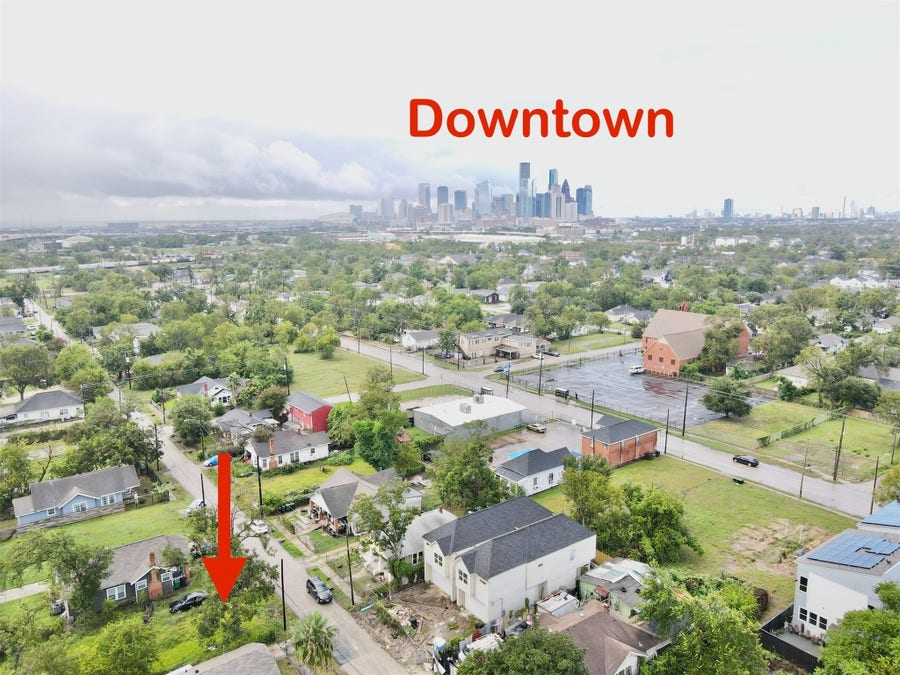 Property photo for 2210 B Brackenridge Street, Houston, TX