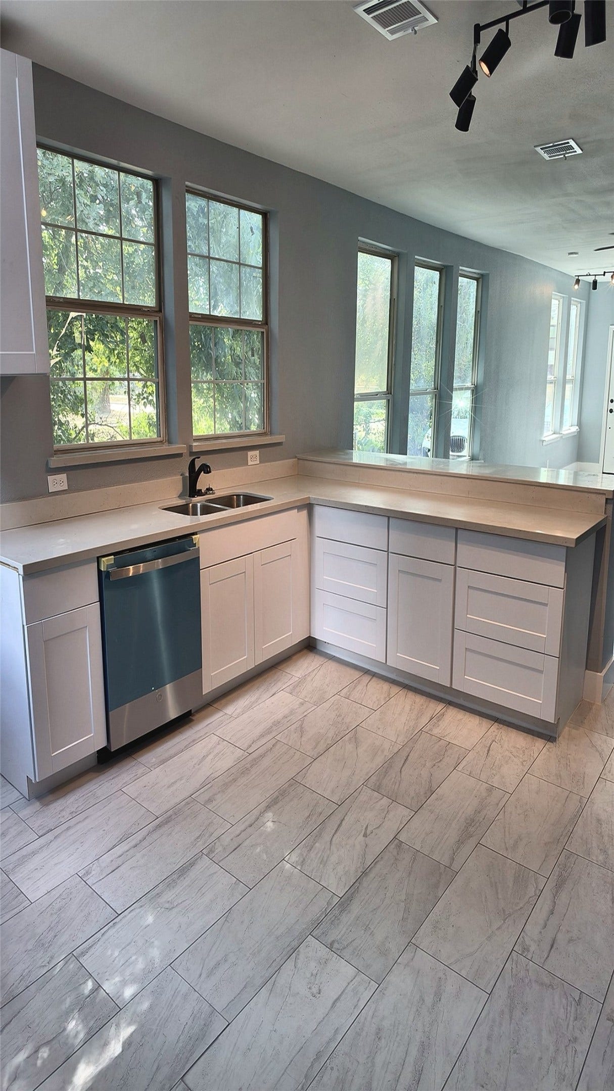 5306 Pickfair Street, Houston, TX 77026 5306 Pickfair Street, Houston, TX 77026