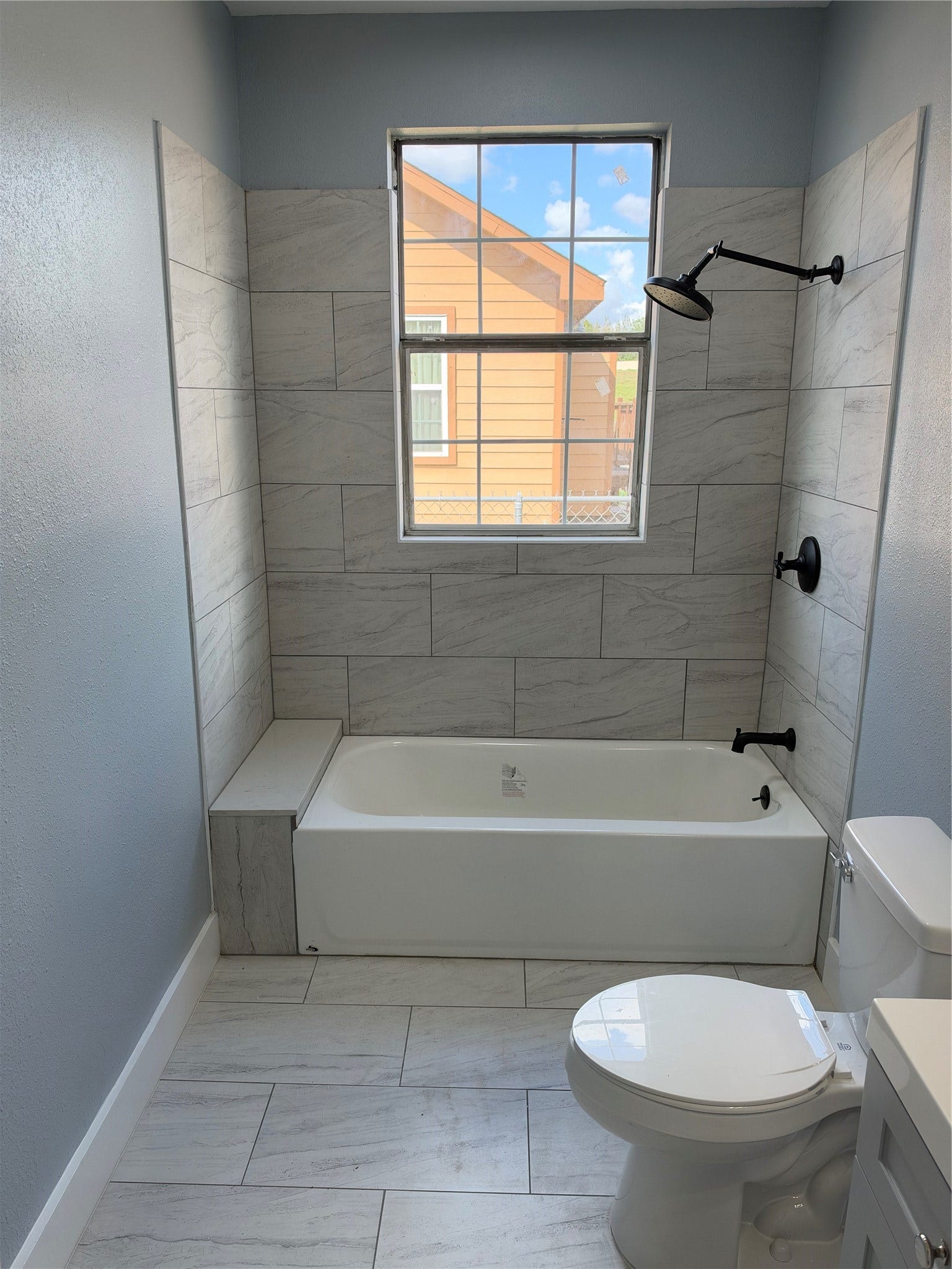 5306 Pickfair Street, Houston, TX 77026 Secondary bathroom