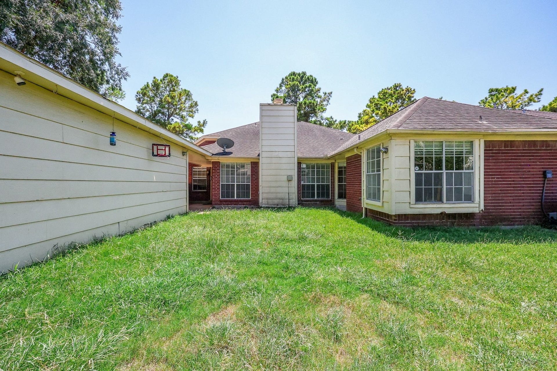 4230 Torrey Creek Lane, Houston, TX 77014 Back yard fully fence