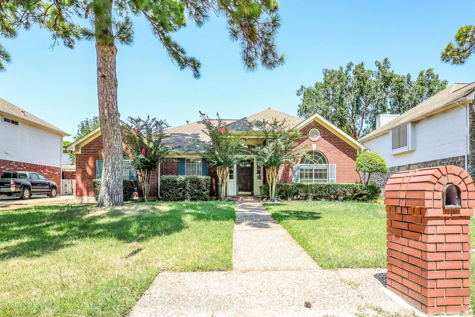 4230 Torrey Creek Lane, Houston, TX 77014 Beautiful landscape