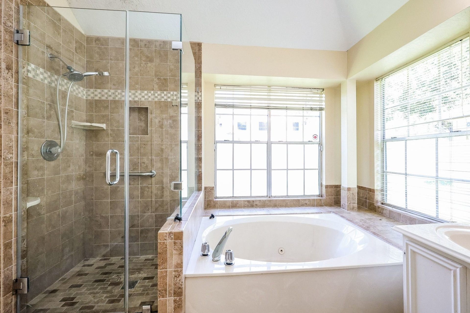4230 Torrey Creek Lane, Houston, TX 77014 Master Bathroom