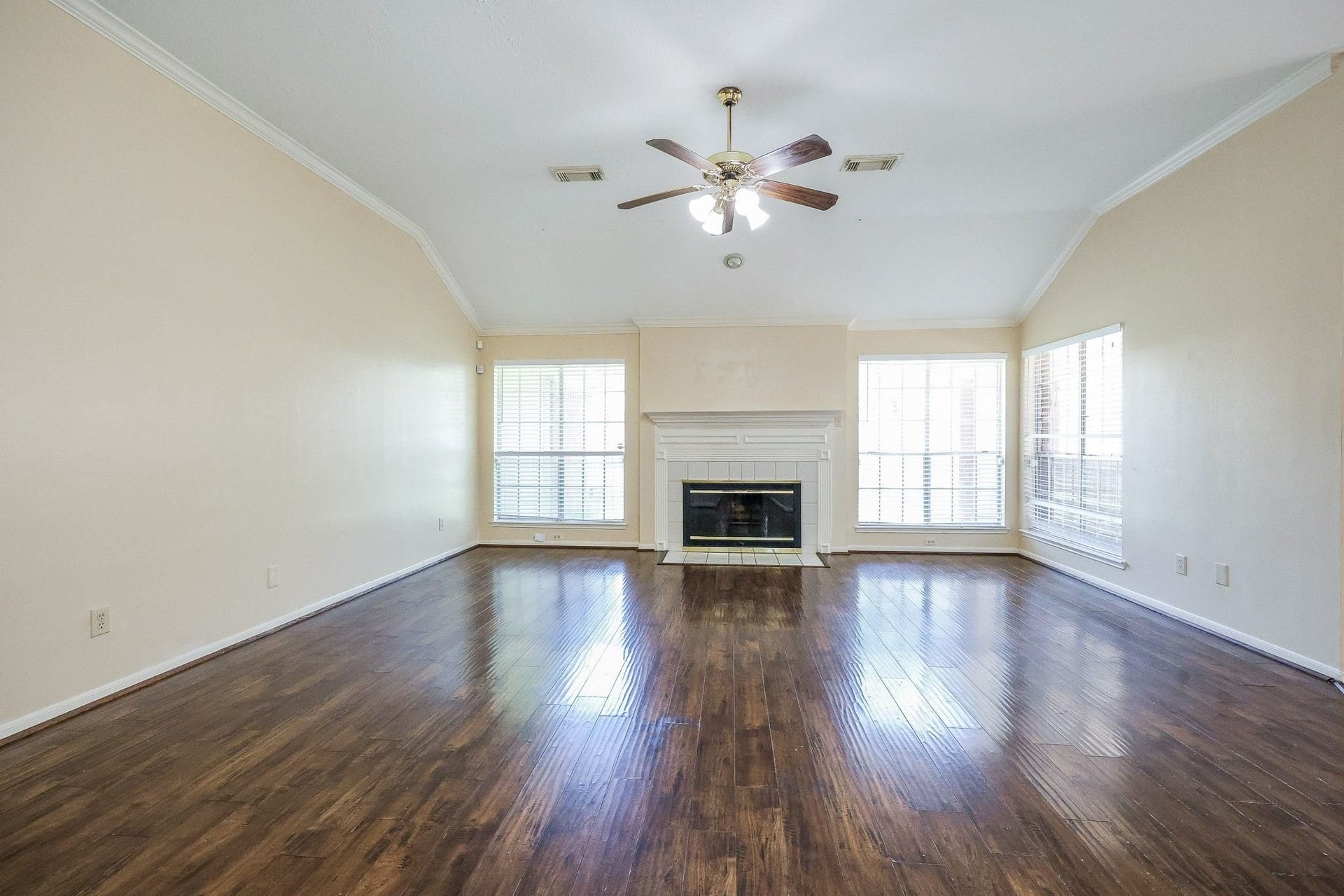 4230 Torrey Creek Lane, Houston, TX 77014 Living Room