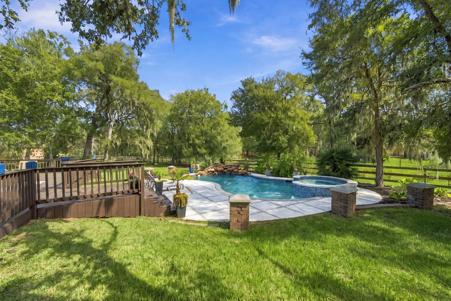 32703 Wales Circle, Fulshear, TX 77441 Ideal to spend your summer days.
