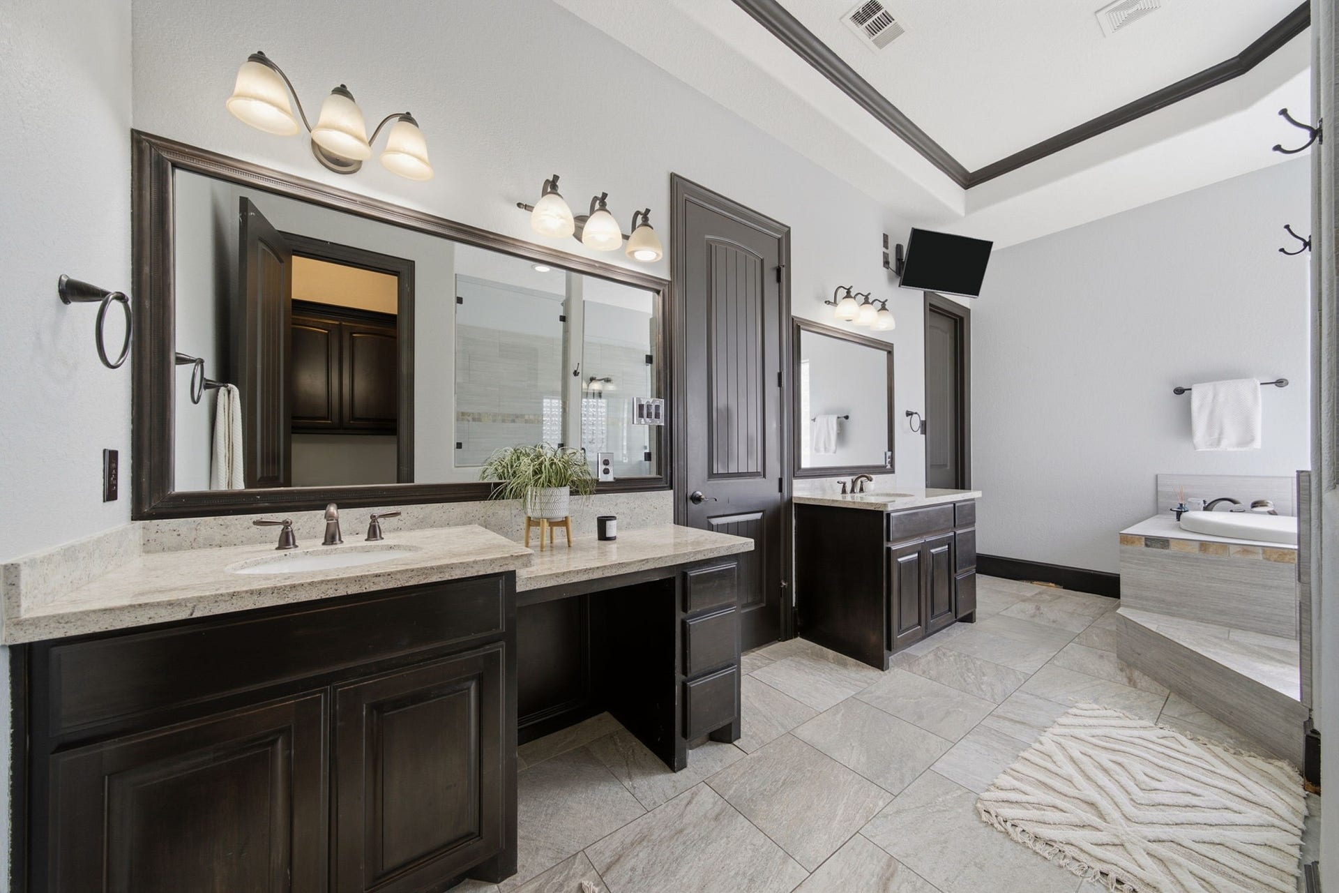 32703 Wales Circle, Fulshear, TX 77441 A spa-inspired primary bath creates a relaxing retreat for your daily routine.