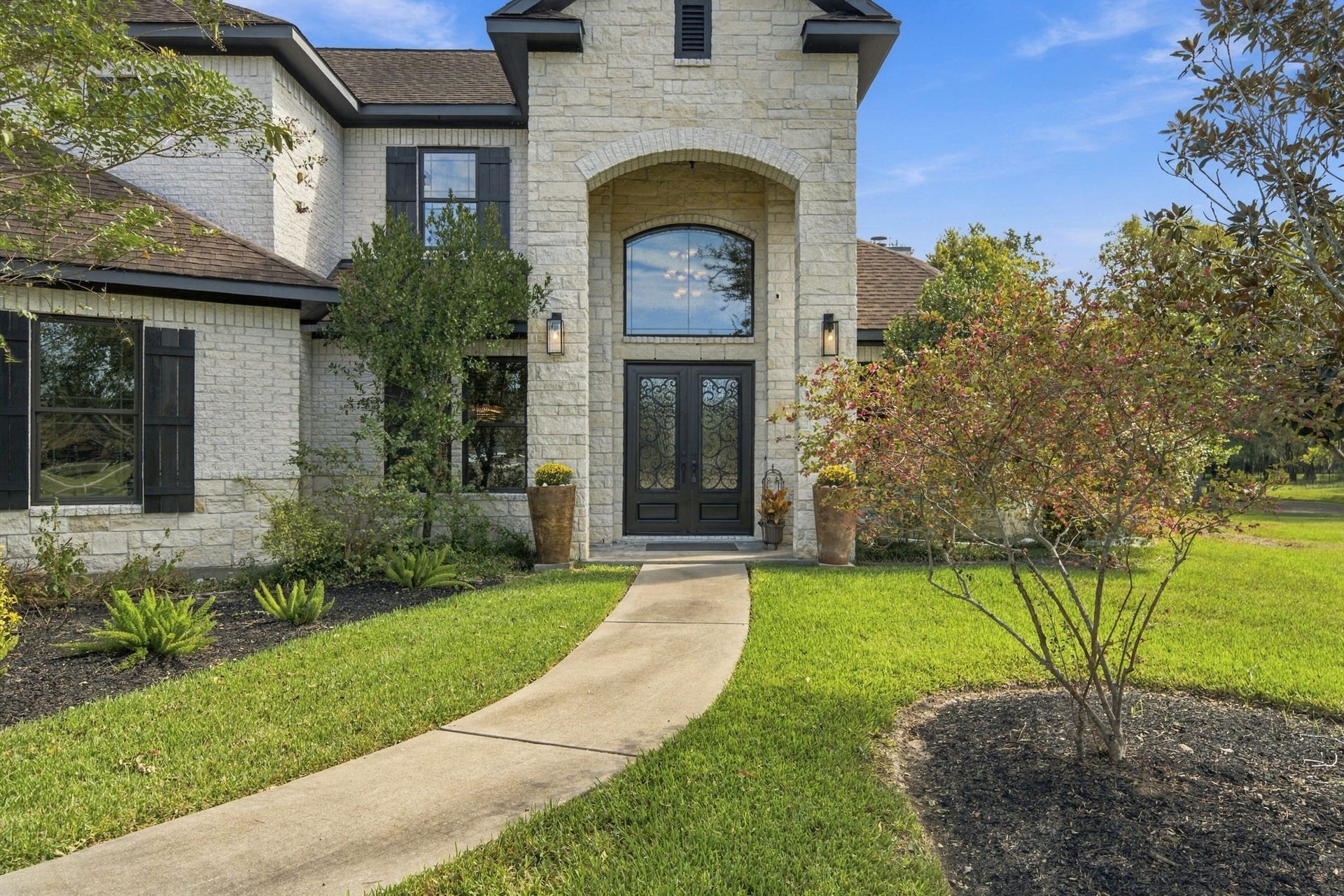 32703 Wales Circle, Fulshear, TX 77441 Welcome home. Schedule your tour today.