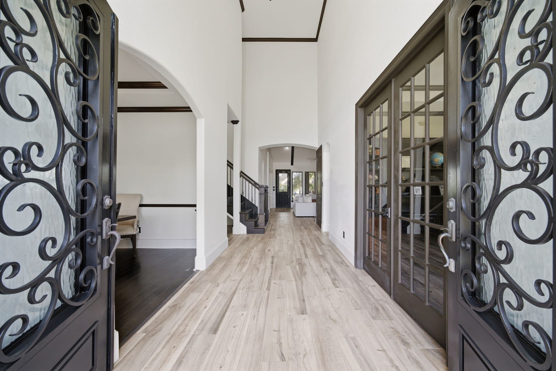 32703 Wales Circle, Fulshear, TX 77441 Soaring ceilings, beautiful finishes, and striking architectural details create a welcoming first impression.