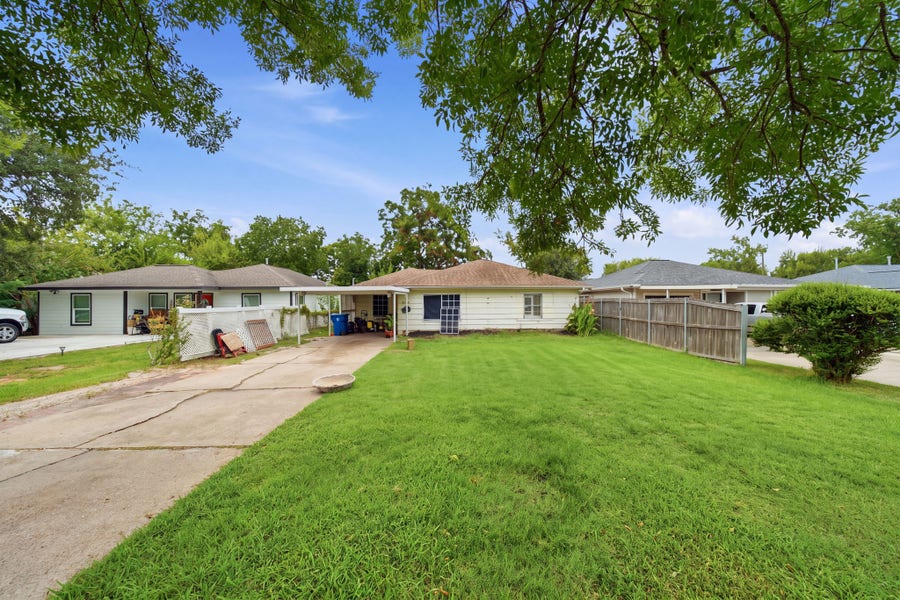 Property photo for 707 Washington Street, South Houston, TX