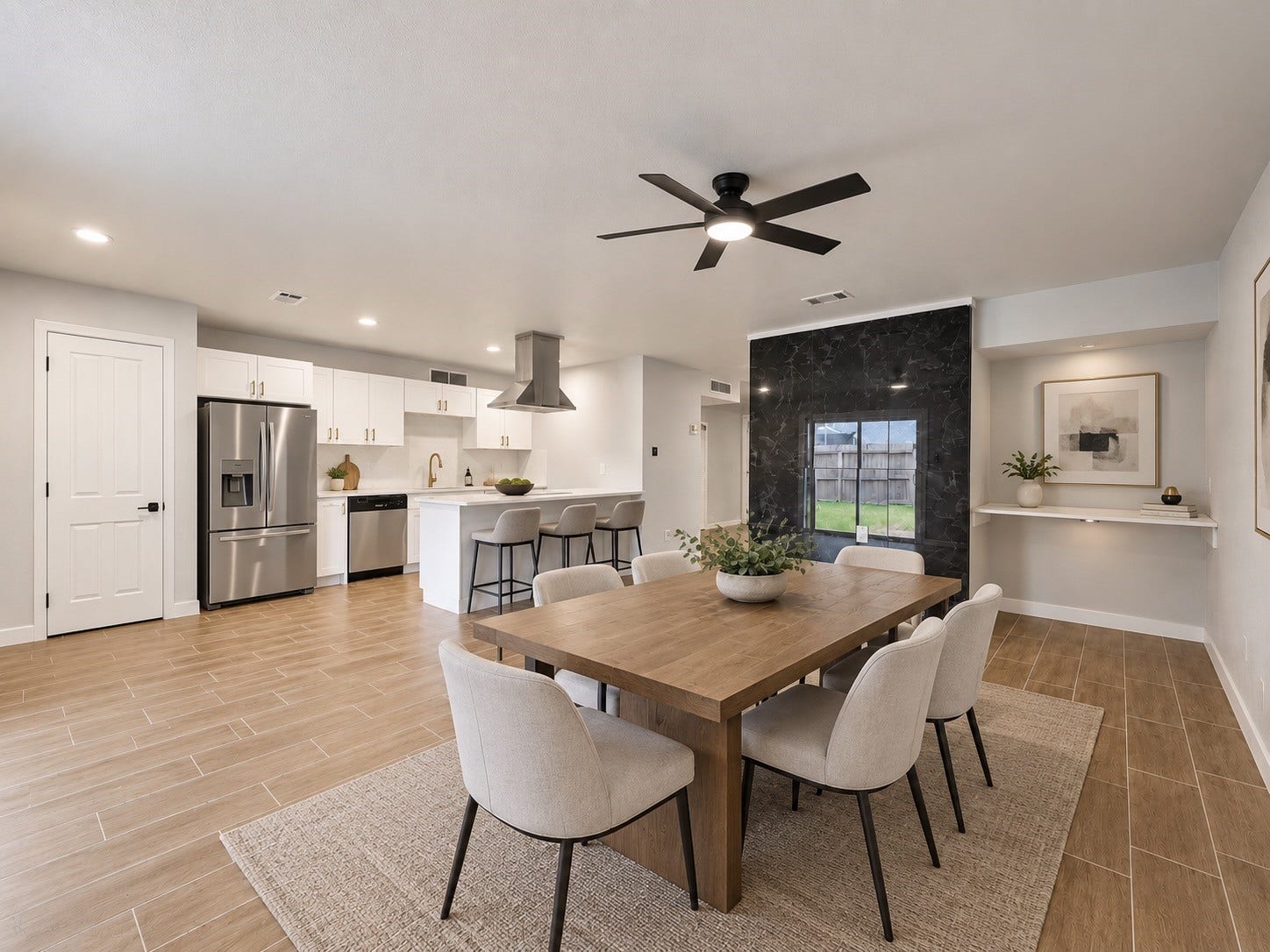 15623 Summer Briar Court, Missouri City, TX 77489 Spacious Kitchen and dining combo for cozy family gatherings. *Virtually Staged