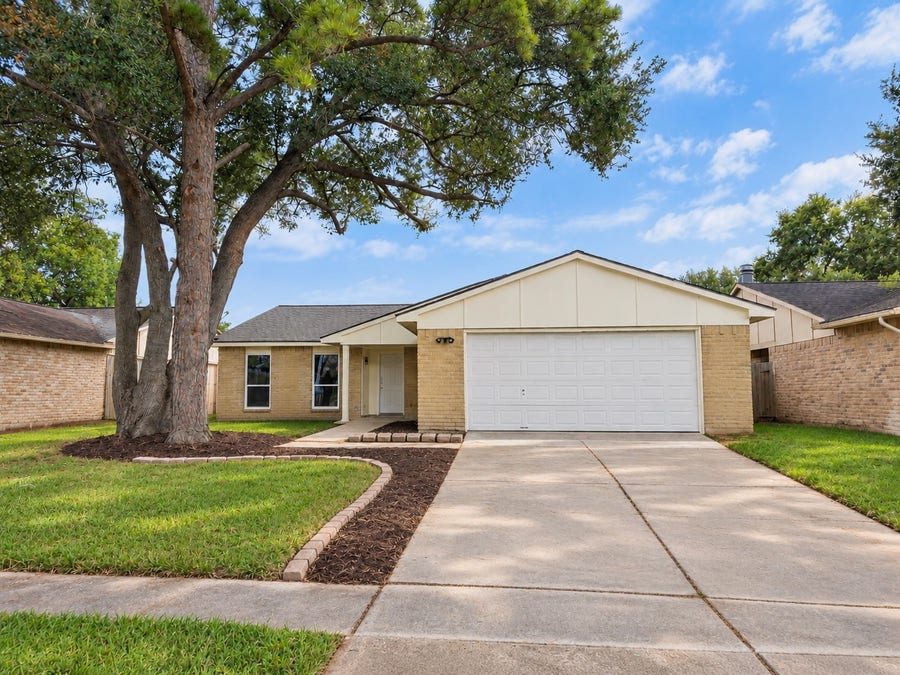 Property photo for 15623 Summer Briar Court, Missouri City, TX