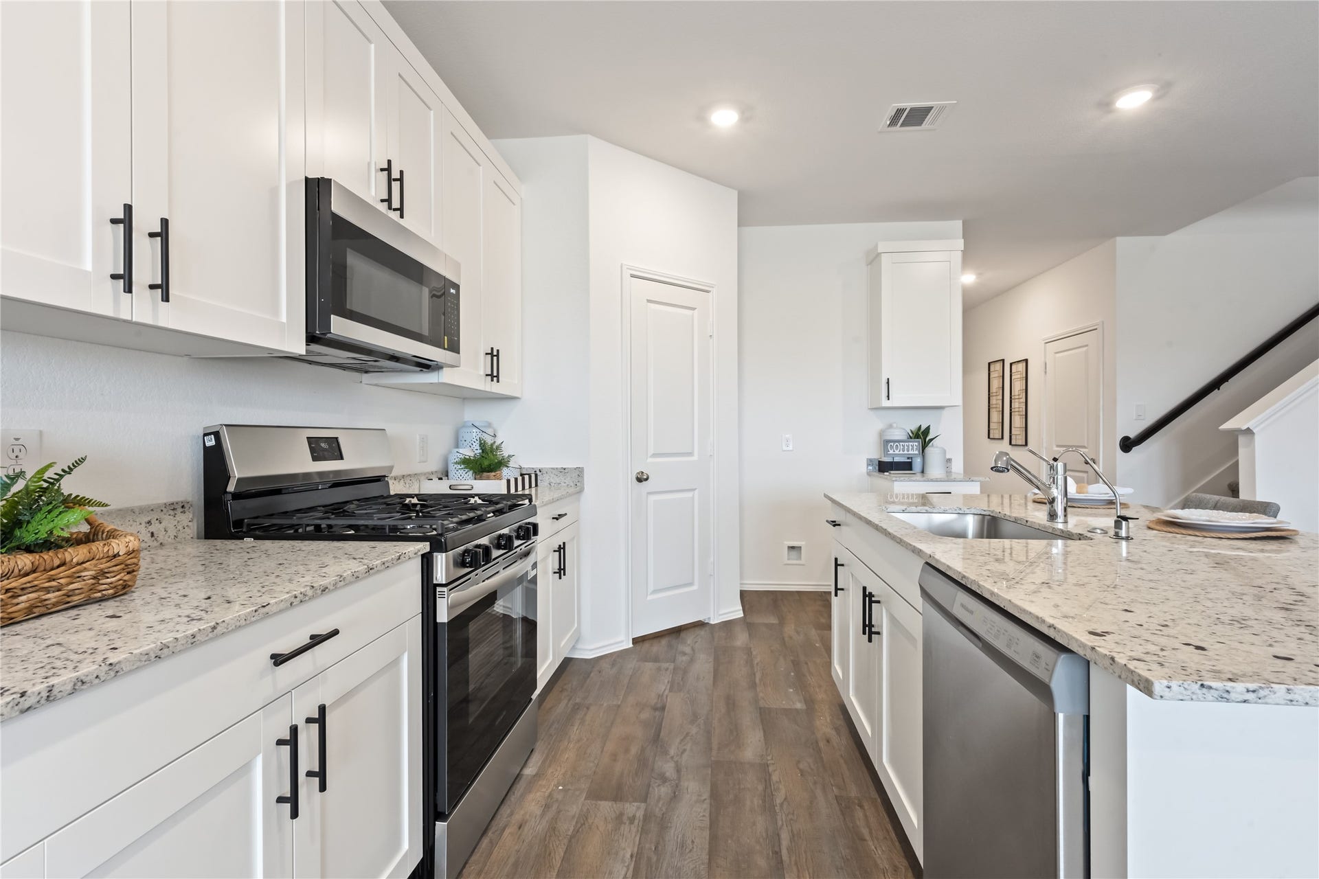 31435 Primrose Falls Drive, Fulshear, TX 77441 *Images and 3D tour are for illustration only and options may vary from home as built.