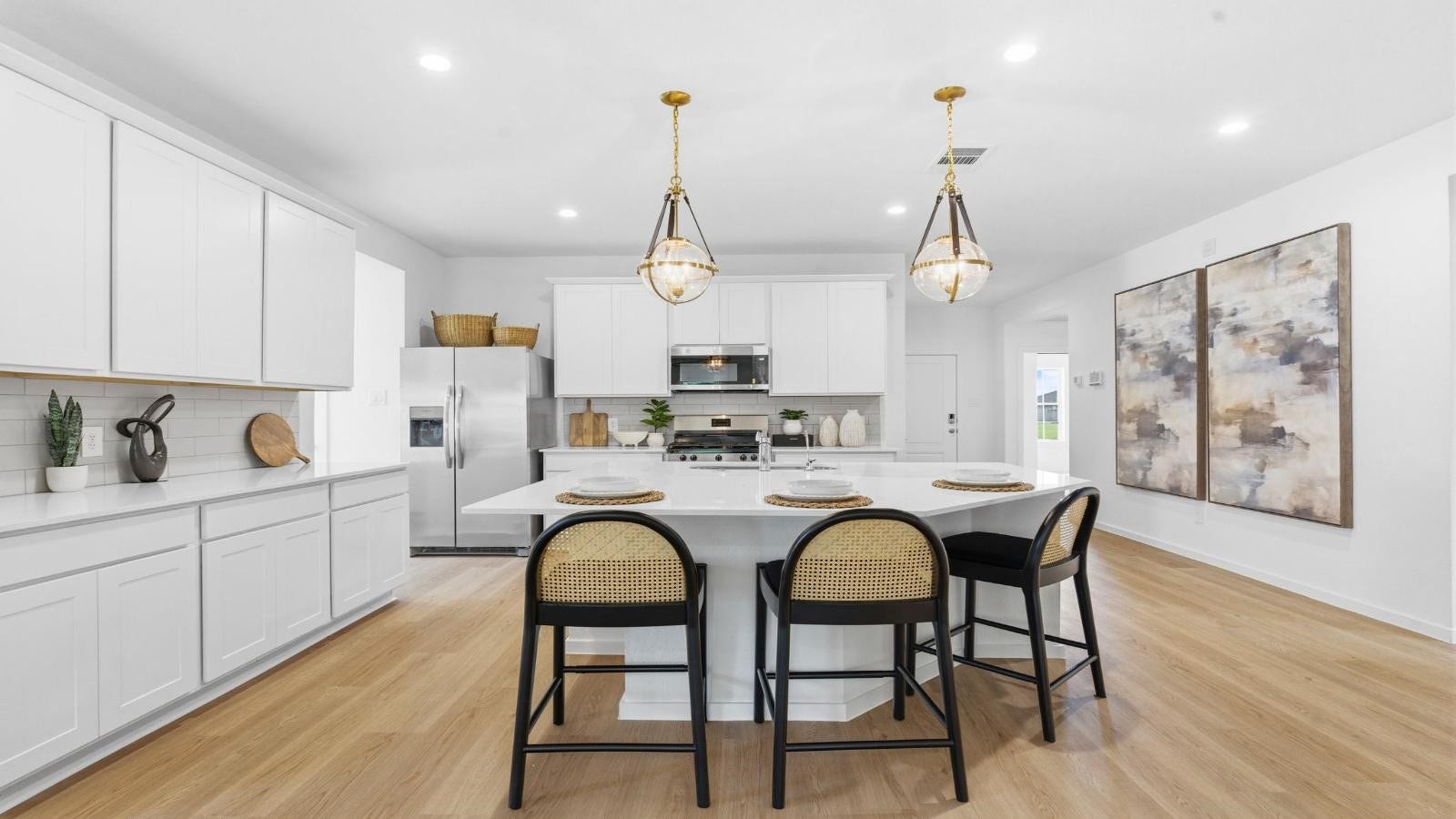 14223 Starboard Reach Drive, Texas City, TX 77510 Bright and spacious kitchen with quartz countertops, stainless steel appliances, and an island with bar seating.