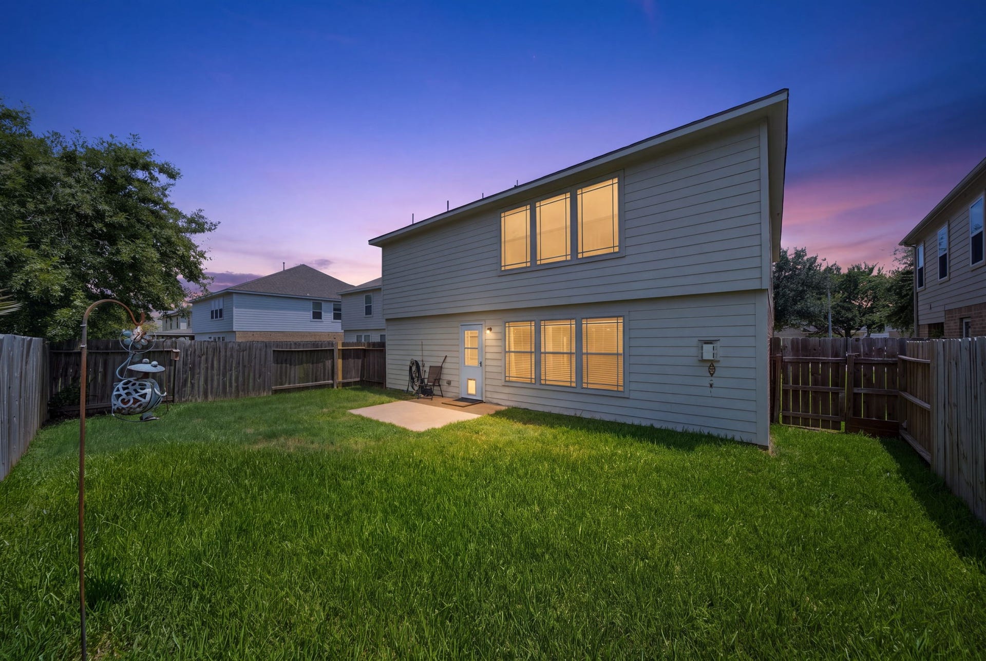 5019 Ivy Fair Way, Katy, TX 77449 spacious backyard.