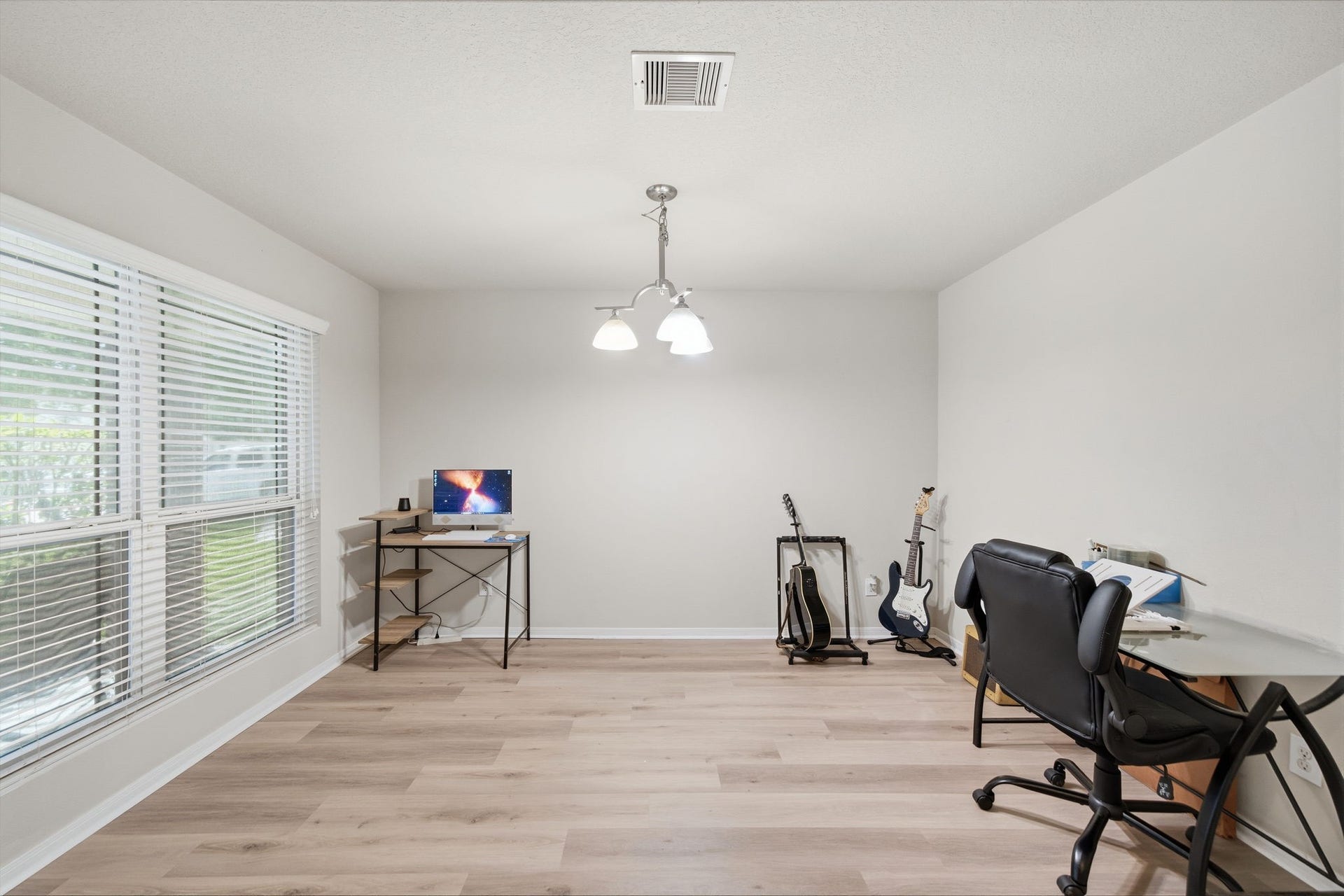 5019 Ivy Fair Way, Katy, TX 77449 Open office space/ dining area.