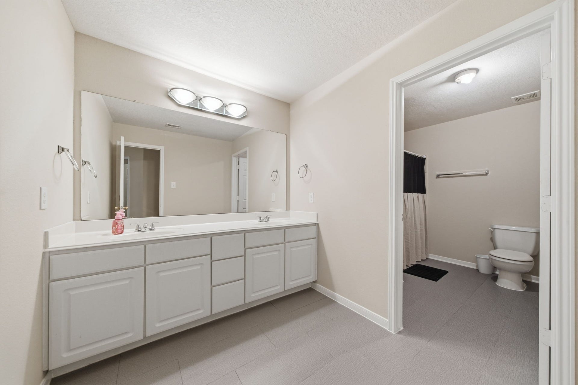 5019 Ivy Fair Way, Katy, TX 77449 Secondary Bathroom